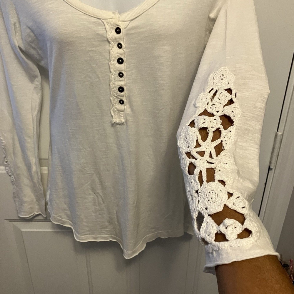 Free People Size Large Urban Outfitters Ivory Crochet Long Sleeve Boho Shirt
